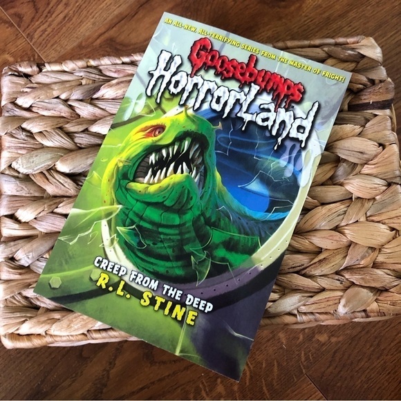 Goosebumps: Horrorland: Creep From the Deep by: R.L. Stine, paperback book - Picture 1 of 6